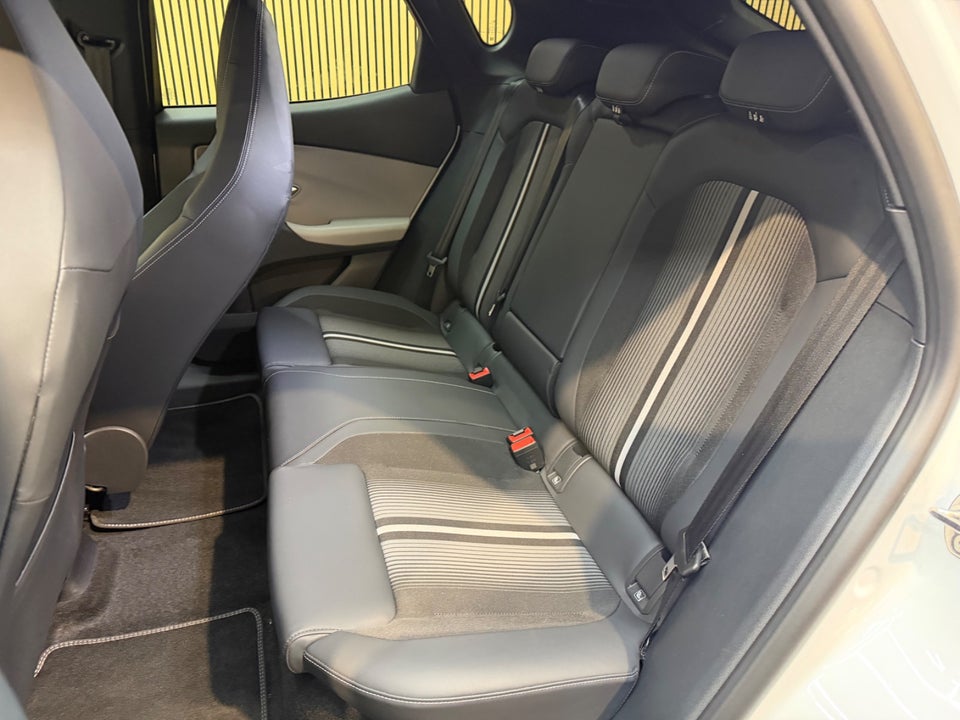 Ford Capri 77 Select Extended Range 5d