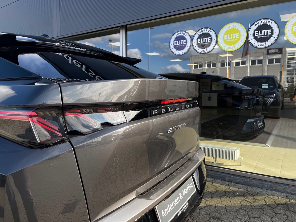 Peugeot e-3008 77 GT Pack 5d