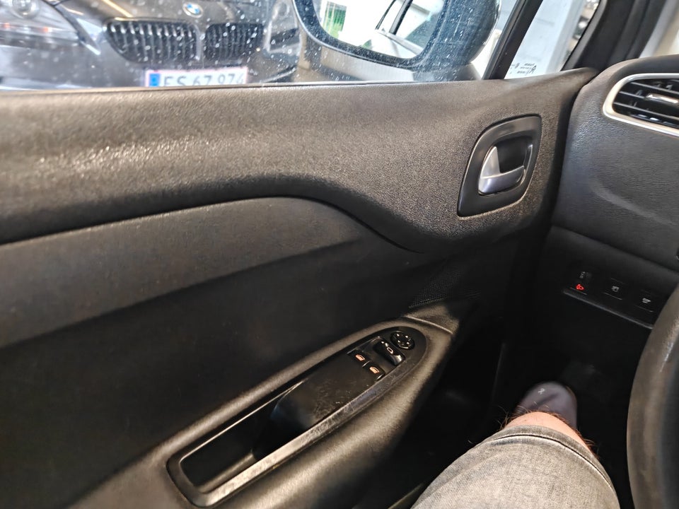 Citroën C4 1,6 HDi 90 Attraction 5d