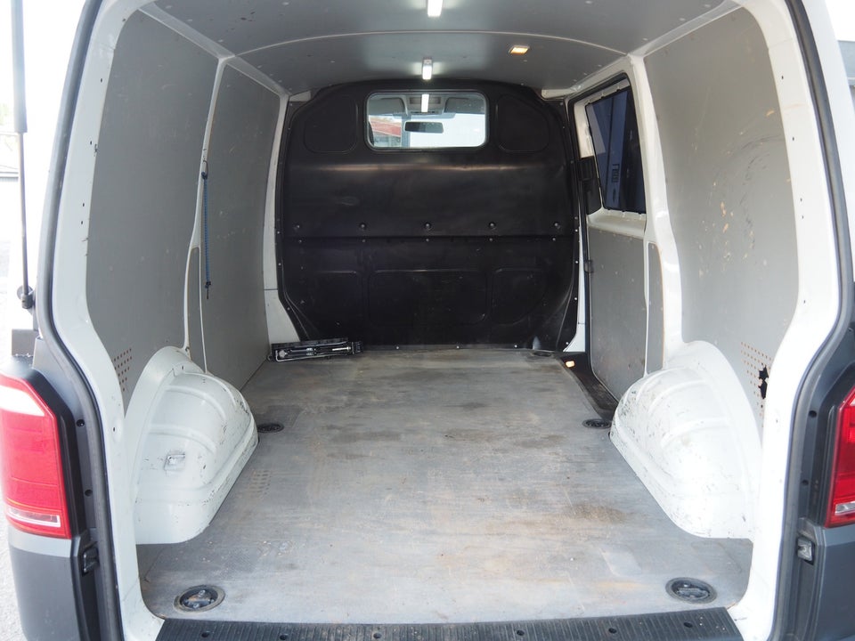 VW Transporter 2,0 TDi 102 Kassevogn kort