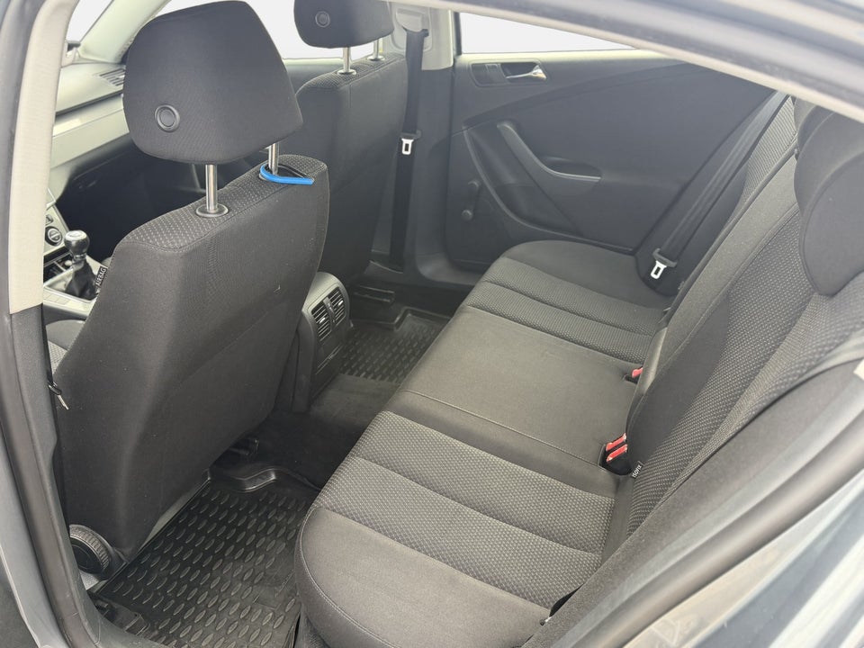 VW Passat 2,0 FSi Comfortline 4d