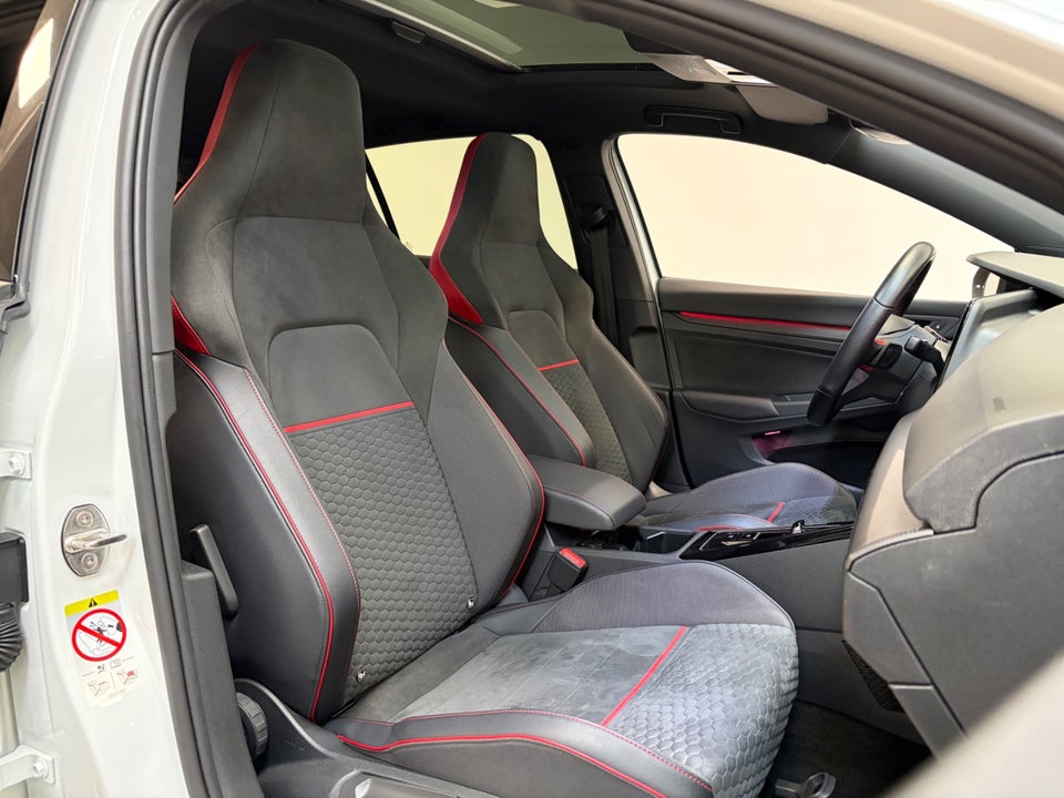 VW Golf VIII 2,0 GTi Clubsport DSG 5d