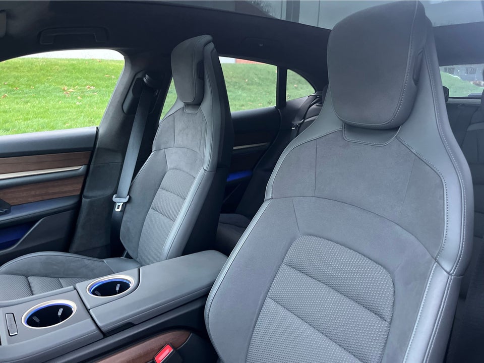 Porsche Taycan 4 Performance+ Cross Turismo 5d