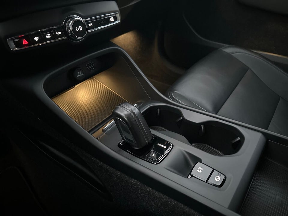 Volvo XC40 1,5 T5 ReCharge Momentum aut. 5d