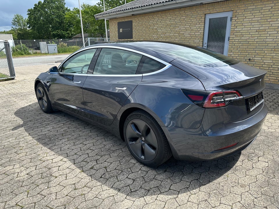 Tesla Model 3 Long Range AWD 4d