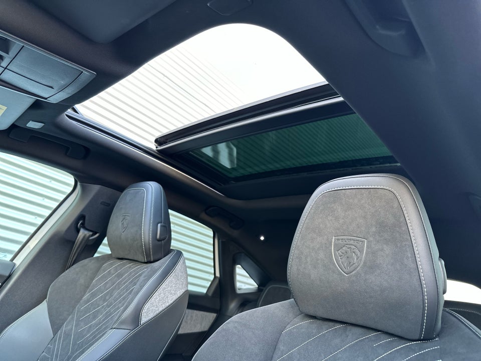 Peugeot e-3008 77 GT Pack 5d