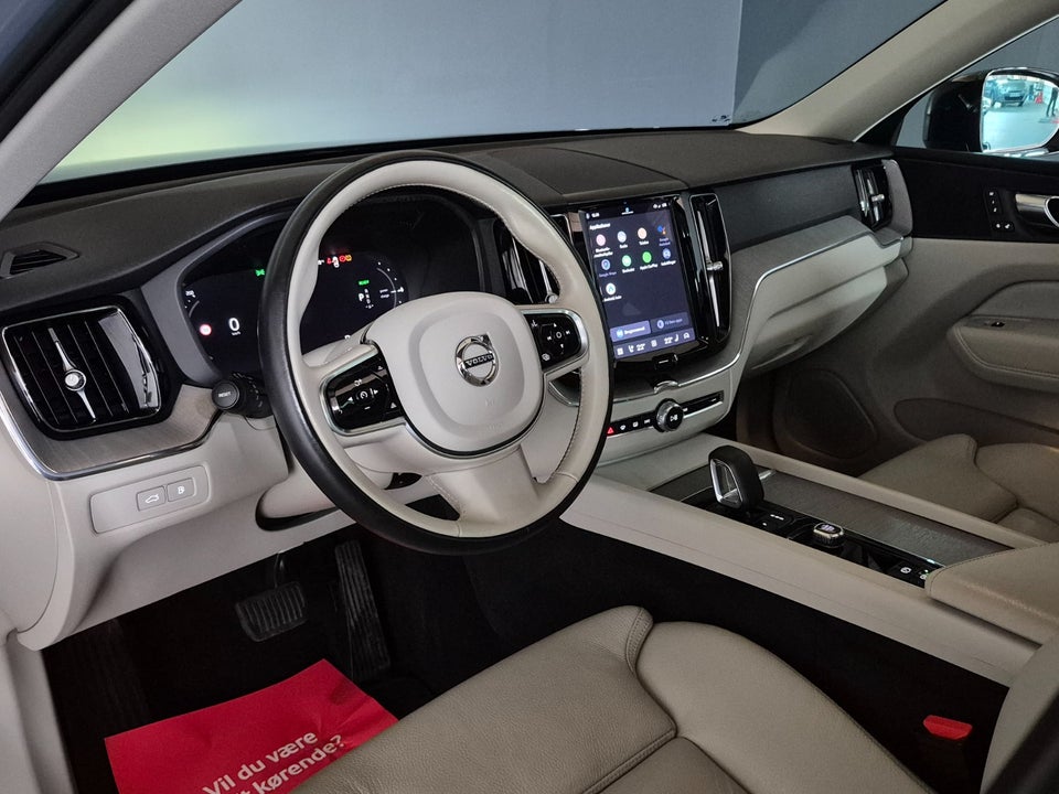 Volvo XC60 2,0 T6 ReCharge Plus Dark aut. AWD 5d