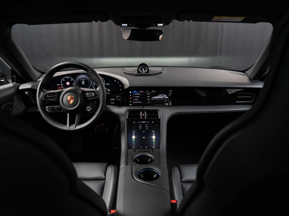 Porsche Taycan Performance+ Black Edition 4d