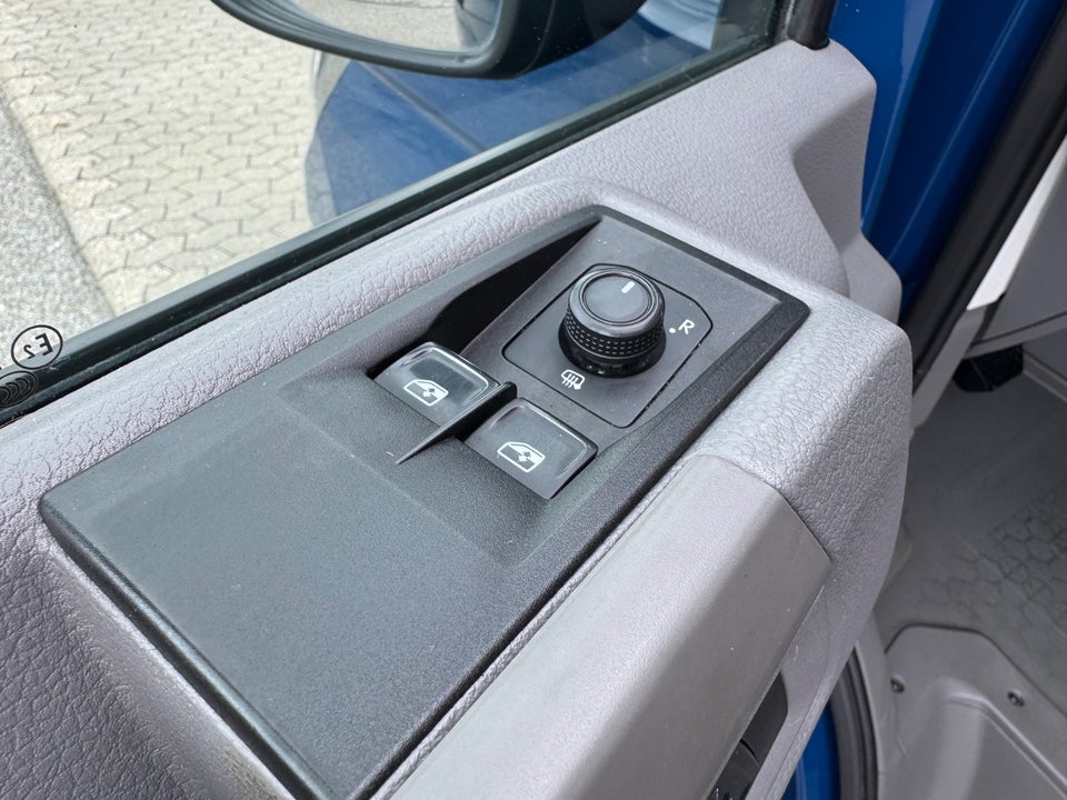 VW Crafter 35 2,0 TDi 140 Kassevogn L3H3 aut.