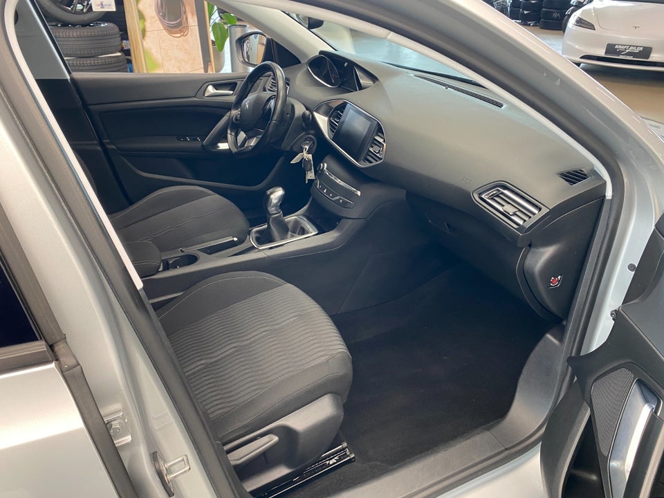 Peugeot 308 1,2 e-THP 110 Chili SW 5d