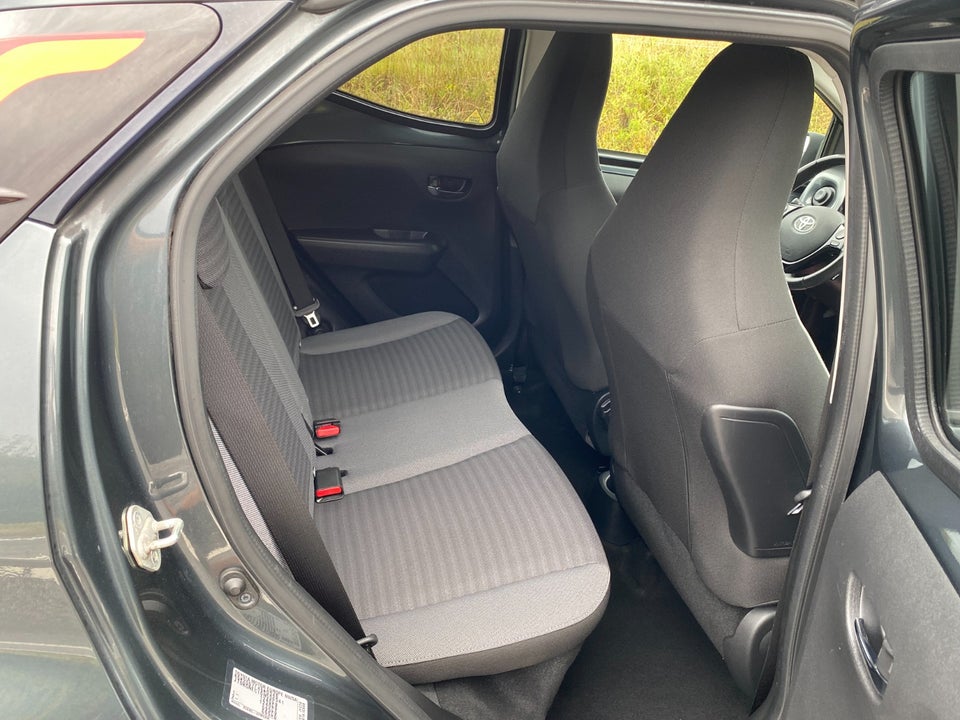 Toyota Aygo 1,0 VVT-i x-press 5d