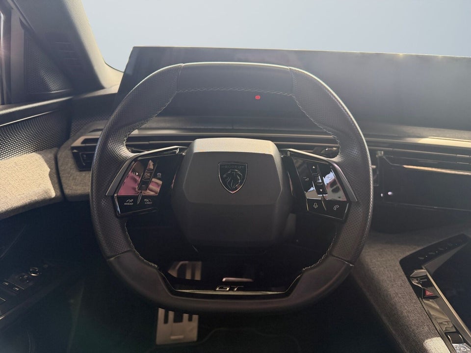 Peugeot e-3008 77 GT Pack 5d