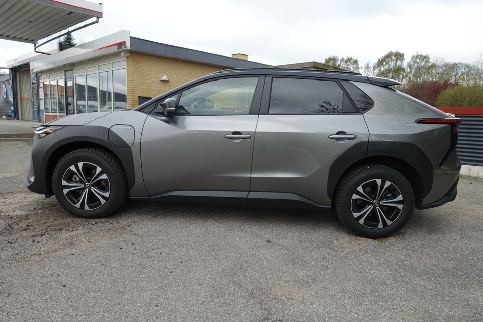 Toyota bZ4X Executive AWD 5d