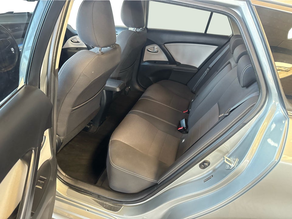 Toyota Avensis 1,8 VVT-i T2 Premium Touring Sports 5d