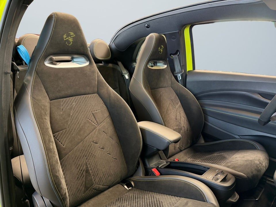 Abarth 500e Scorpionissima Cabrio 2d
