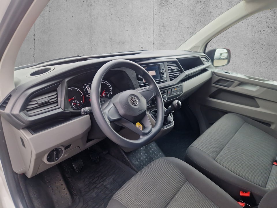VW Transporter 2,0 TDi 110 Kassevogn lang