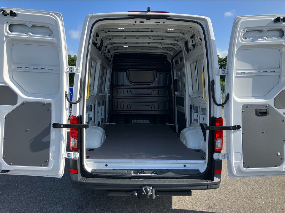 VW Crafter 35 2,0 TDi 163 Kassevogn L3H3 aut. RWD