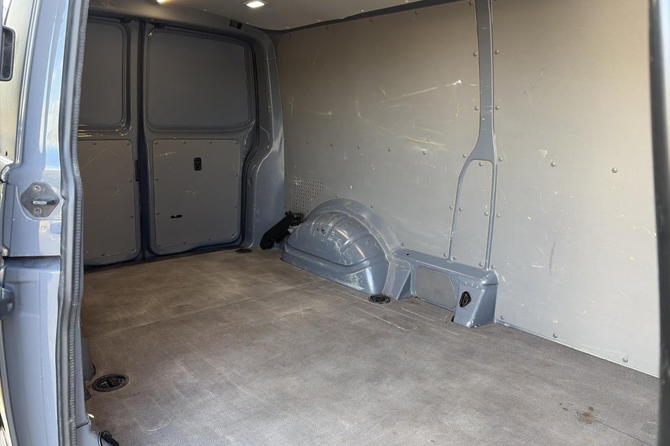 VW Transporter 2,0 TDi 150 Kassevogn DSG lang