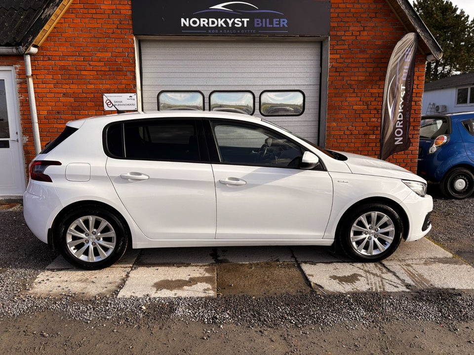 Peugeot 308 1,5 BlueHDi 130 Style 5d