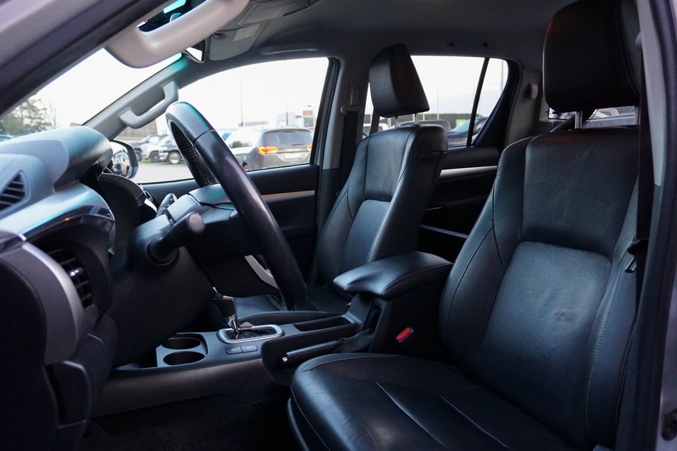 Toyota HiLux 2,4 D-4D 150 T4 Db.Kab aut. 4x4 4d