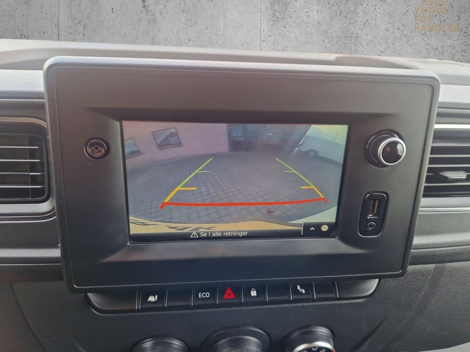 Renault Master IV T33 2,3 dCi 135 L2H2 Kassevogn