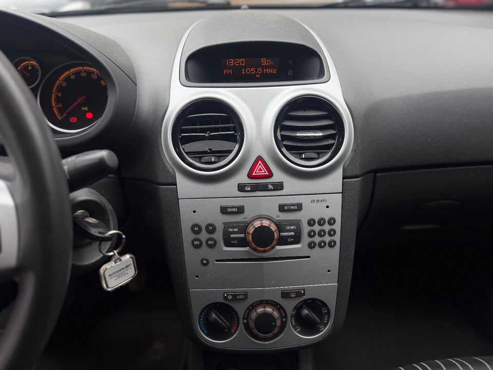 Opel Corsa 1,2 16V Cosmo 5d