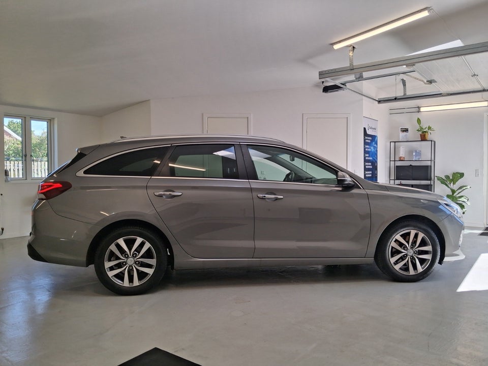 Hyundai i30 1,4 T-GDi Premium stc. DCT 5d