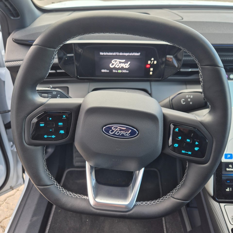 Ford Explorer 82 Premium Extended Range 5d