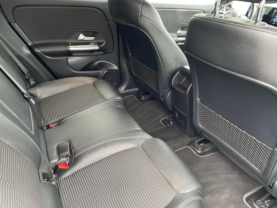 Mercedes EQA300 4Matic 5d