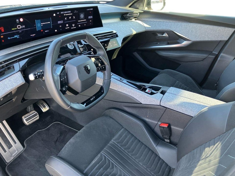 Peugeot e-3008 77 GT Pack 5d