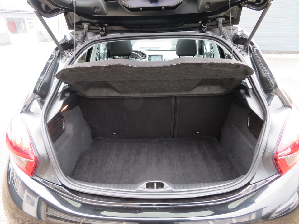 Peugeot 208 1,2 VTi 82 Signature Sky 5d