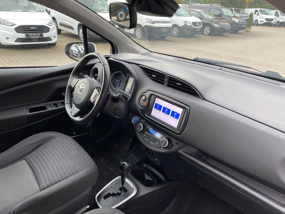 Toyota Yaris 1,5 Hybrid H1 e-CVT Van 5d