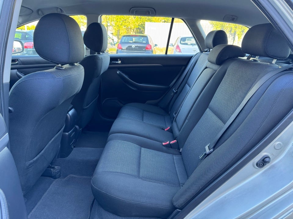 Toyota Avensis 2,0 Sol stc. 5d