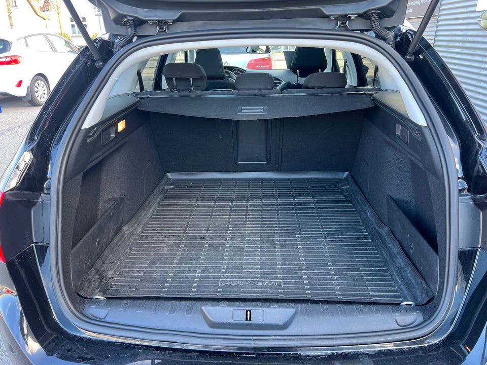 Peugeot 308 1,5 BlueHDi 130 Allure Sky SW 5d