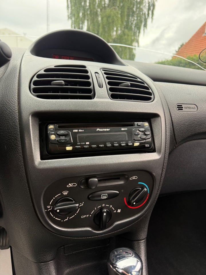 Peugeot 206 1,4 XR aut. 3d