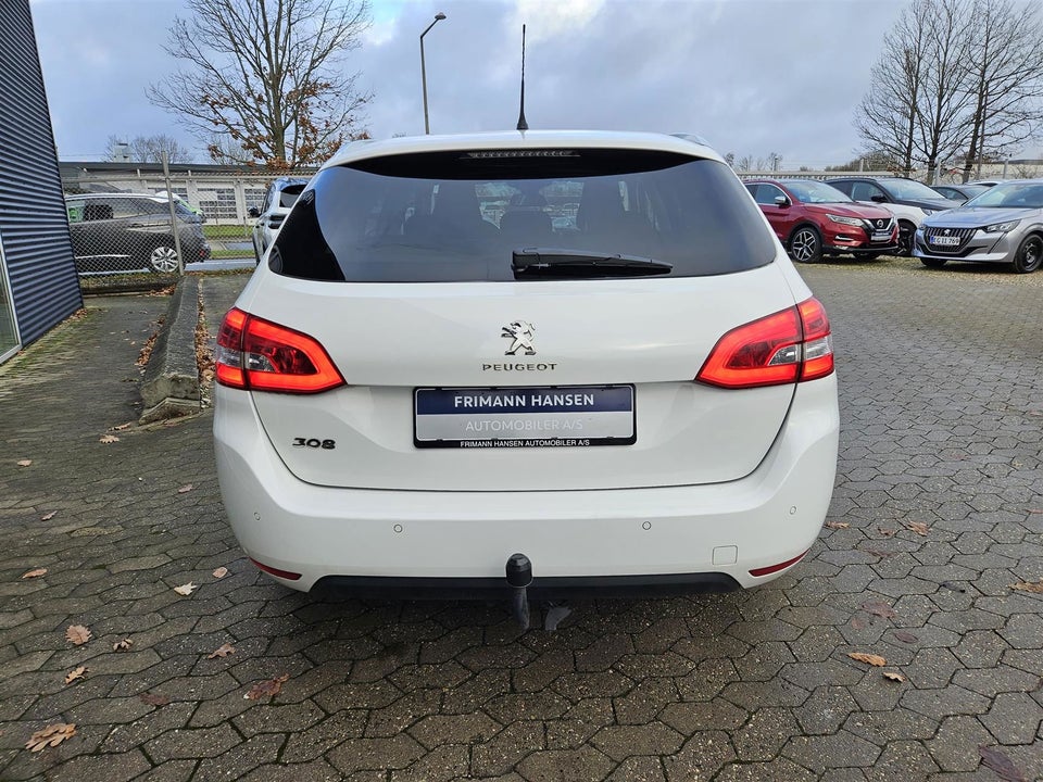 Peugeot 308 1,5 BlueHDi 130 Selection Sky 5d