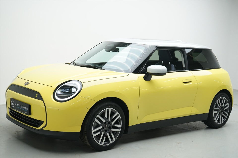 MINI Cooper SE Favoured Trim M 3d