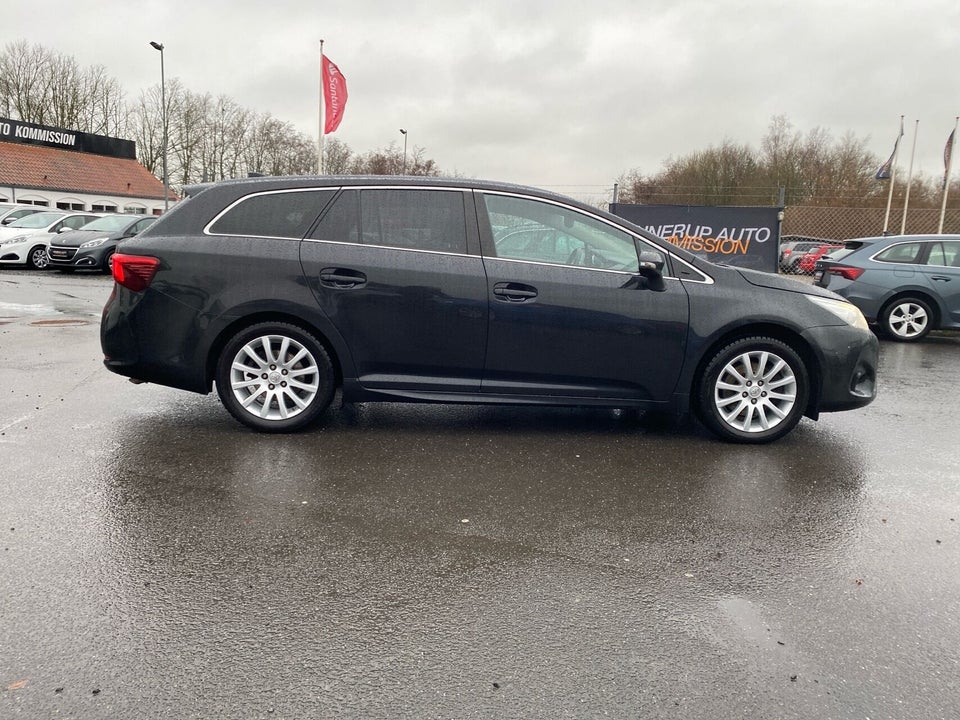Toyota Avensis 2,0 D-4D T2 Touring Sports 5d