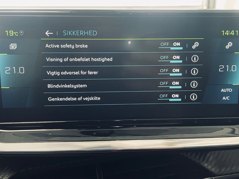 Peugeot e-208 50 GT Pack 5d