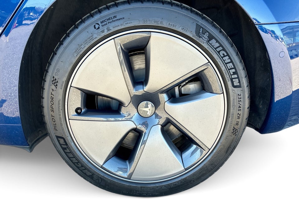 Tesla Model 3 Standard Range+ RWD 4d