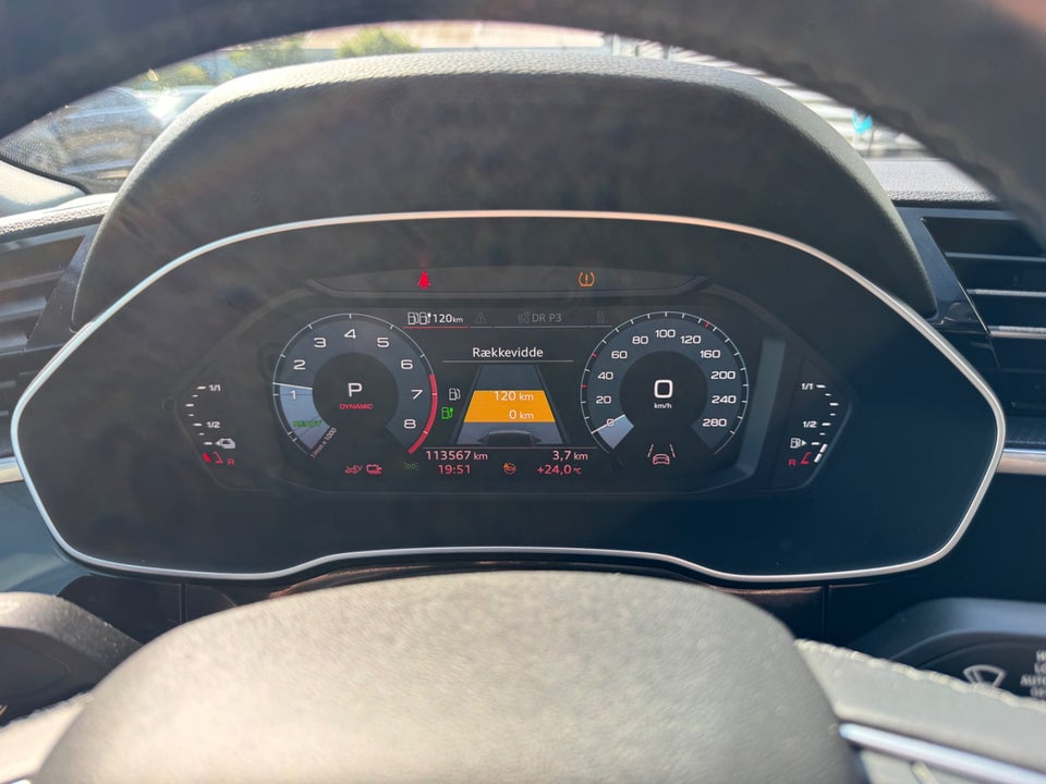 Audi Q3 45 TFSi e Attitude plus S-tr. 5d
