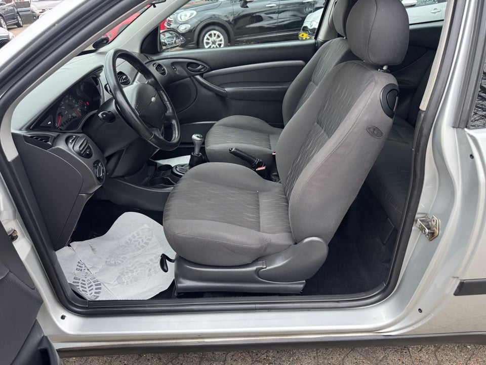 Ford Focus 1,6 Ambiente 3d