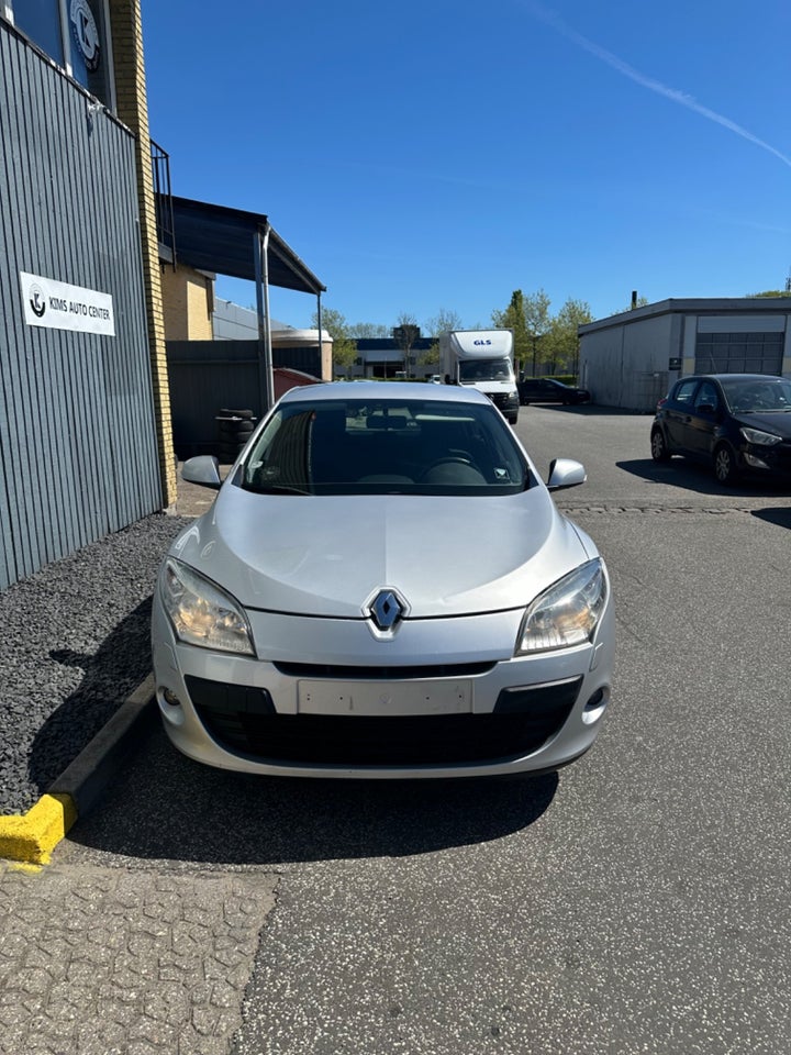 Renault Megane III 1,6 100 Expression 5d