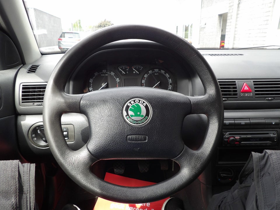 Skoda Octavia 1,6 Classic 5d