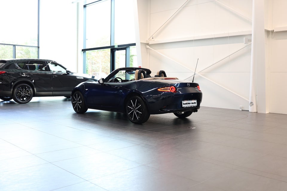 Mazda MX-5 2,0 SkyActiv-G 184 Roadster Kazari 2d