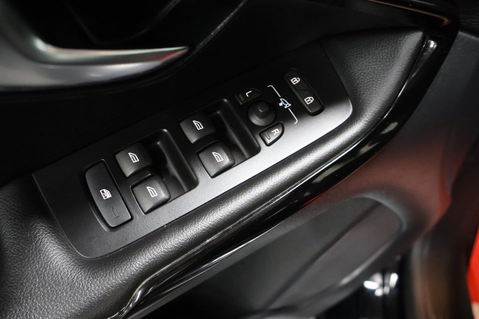 Volvo V40 2,0 D3 150 Momentum aut. 5d