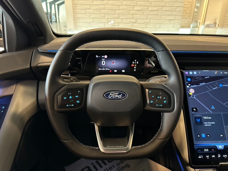 Ford Explorer 82 Premium Extended Range 5d