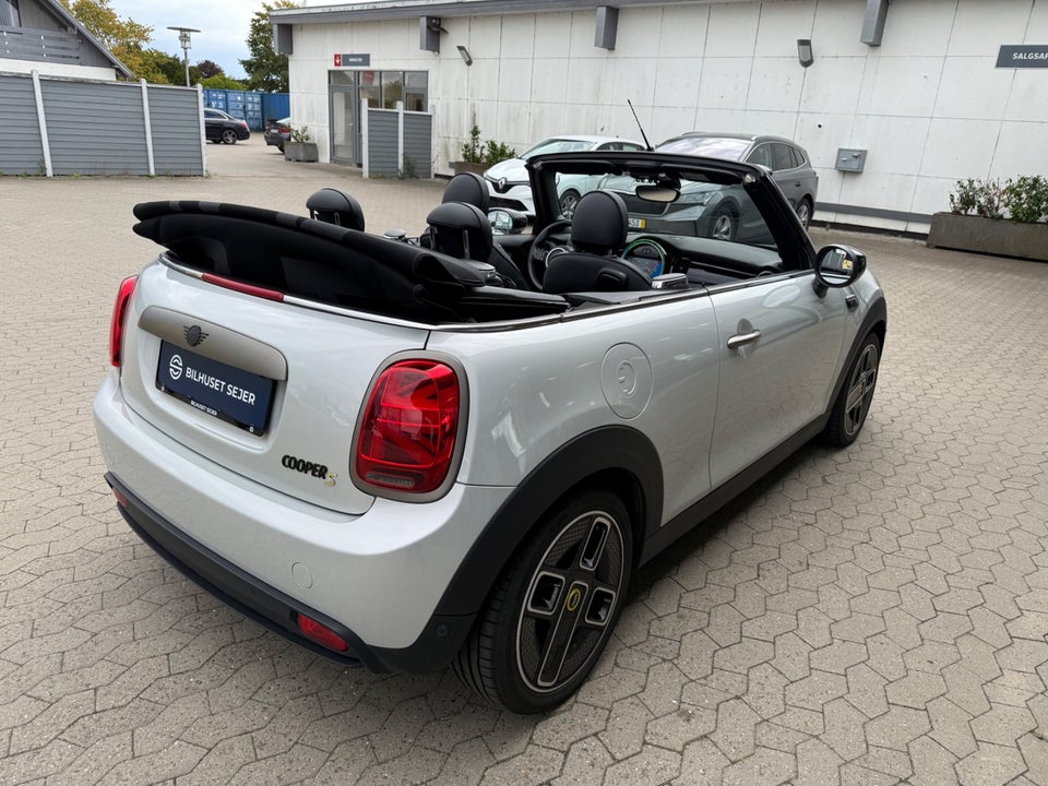 MINI Cooper SE Cabriolet 2d