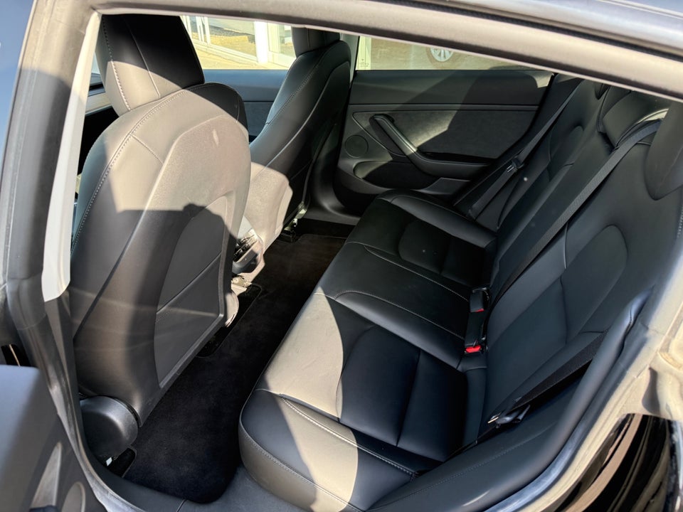 Tesla Model 3 Standard Range+ RWD 4d