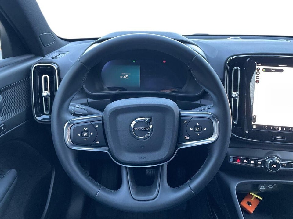 Volvo EX40 Twin Performance Plus 5d